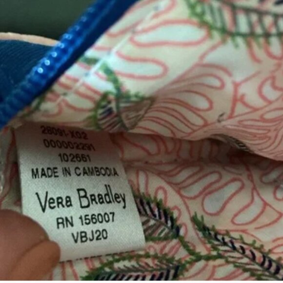 Vera Bradley NWT Rainforest Canopy Zip ID Case with Parrot Embroidery - Picture 4 of 6